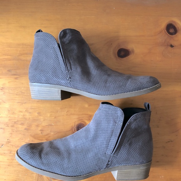 Universal Thread Gray Bootie Size 10 - Picture 5 of 7